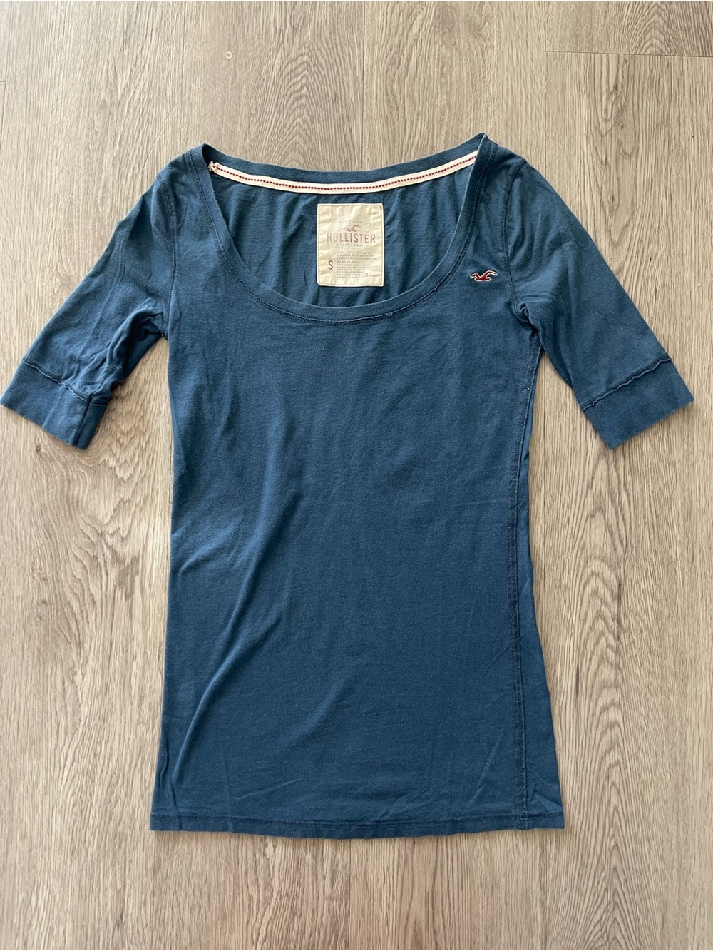 Vtg Y2K hollister shirt small